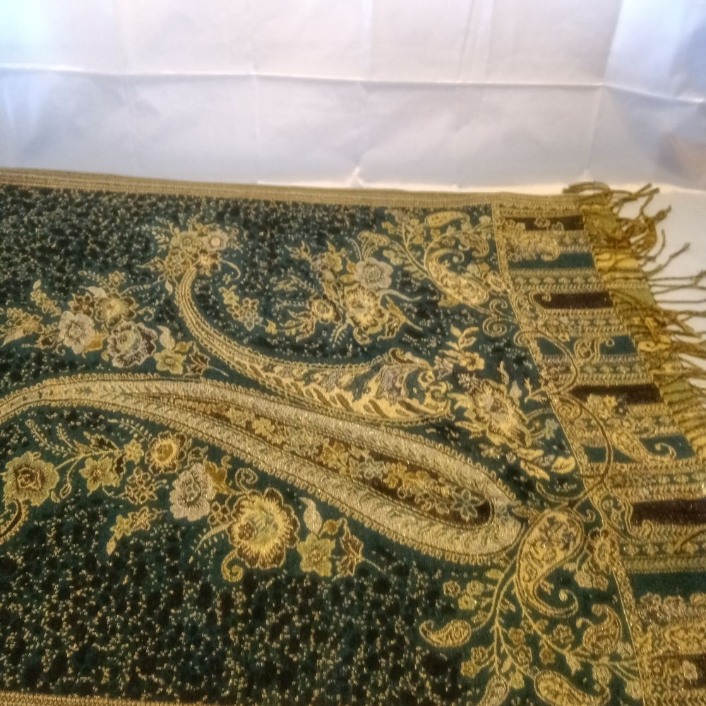 Shawl - Picture 4 of 6